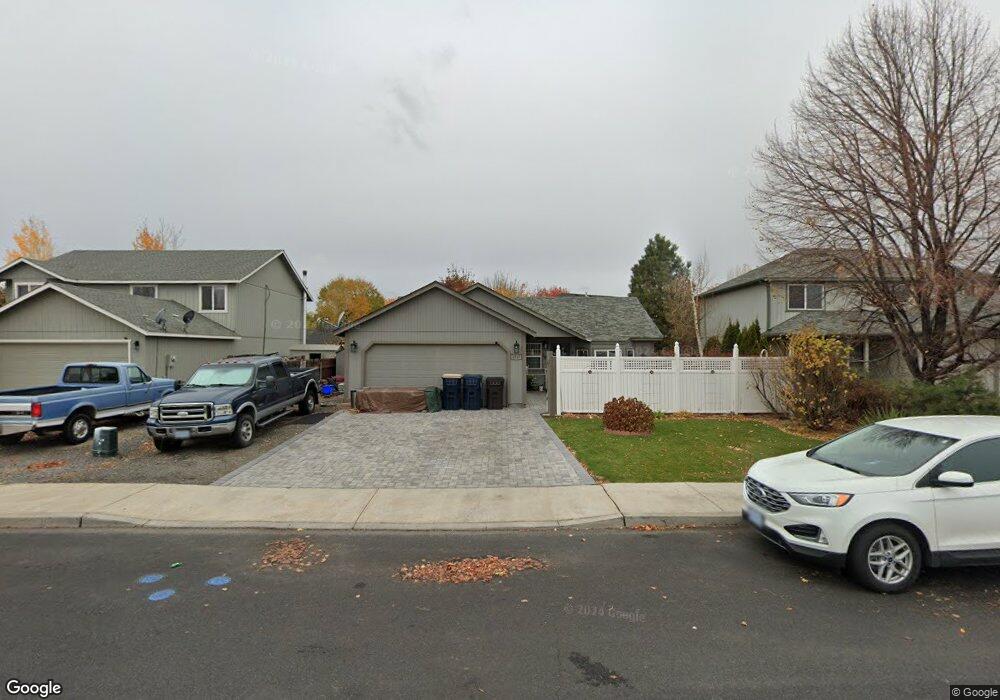 1327 SW 33rd St, Redmond, OR 97756 - photo 1