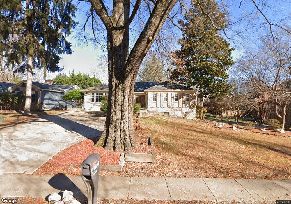 10301 Gainsborough Rd, Potomac, MD 20854 - photo 1