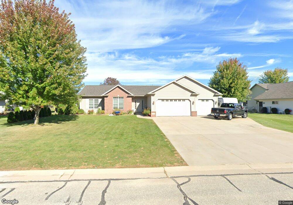 W5554 Mutzy Way, Appleton, WI 54915 - photo 1