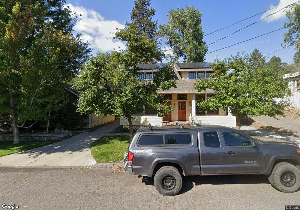 317 NW Chamberlain St unit B, Bend, OR 97701 - photo 1