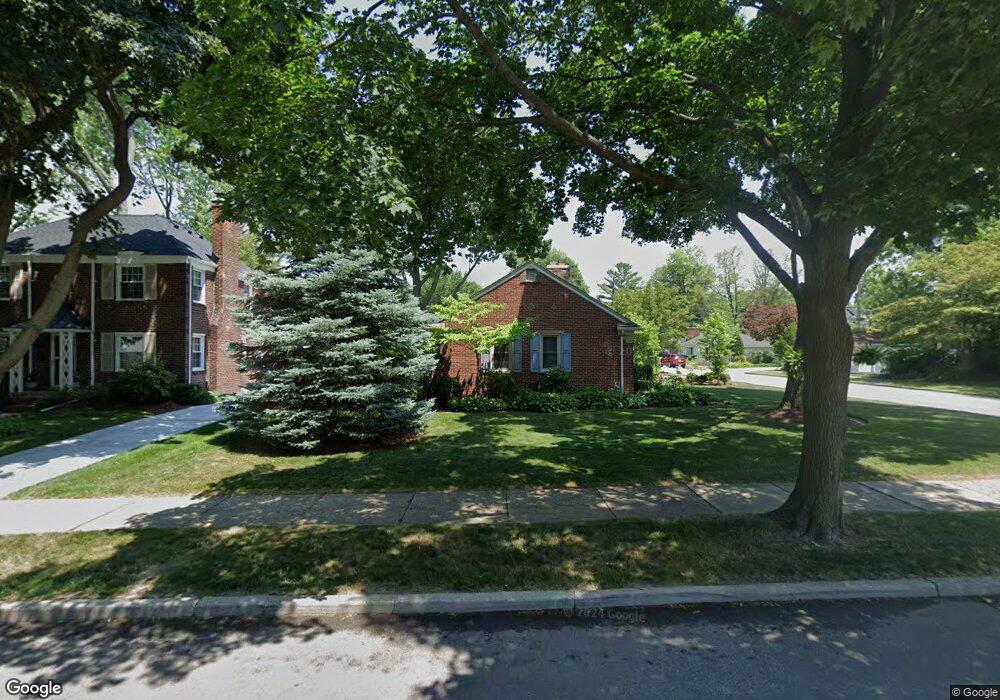 340 Hillcrest Ave, Grosse Pointe Farms, MI 48236 - photo 1