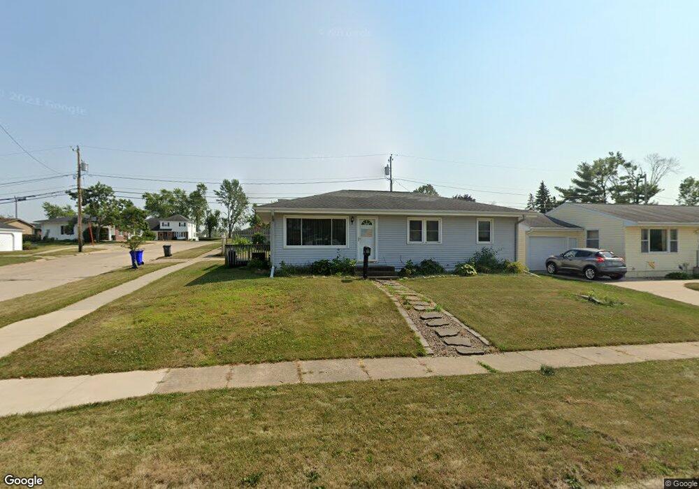 3607 Dennis Dr NW, Cedar Rapids, IA 52405 - photo 1