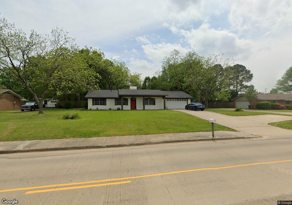 3923 Galleria Oaks Dr, Texarkana, TX 75503 - photo 1