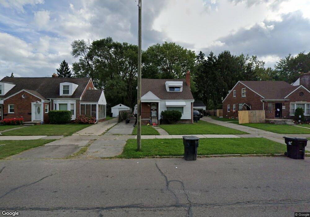 18930 Chester St, Grosse Pointe, MI 48236 - photo 1