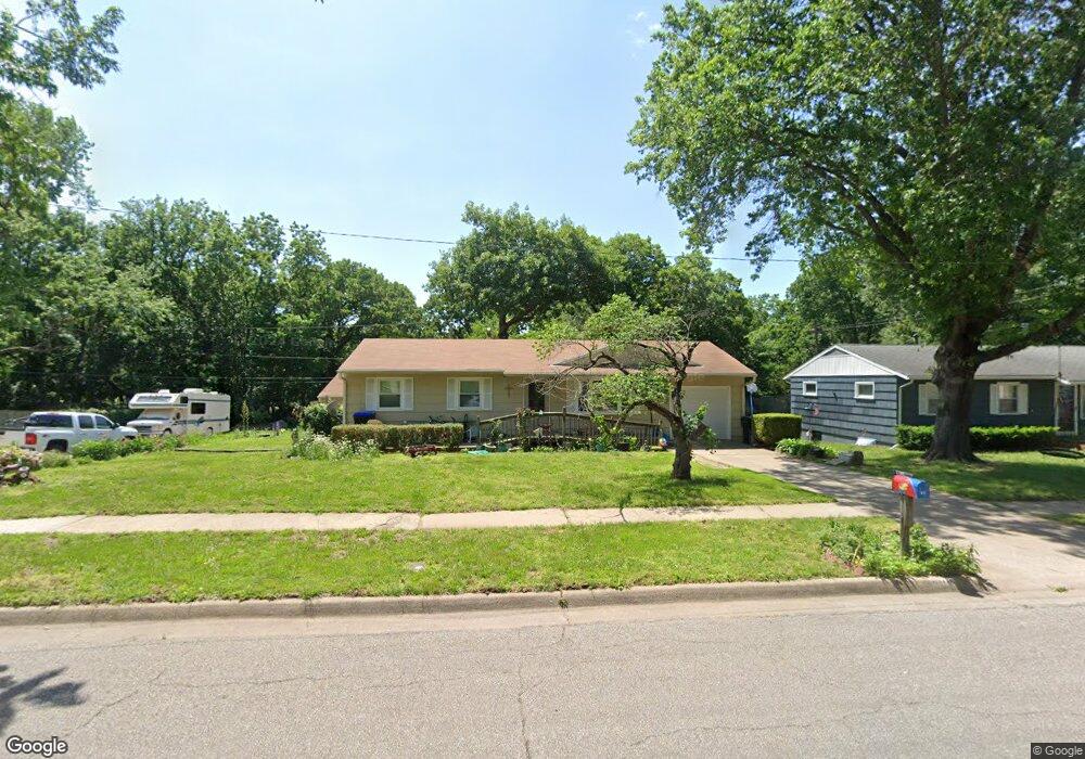3113 SW Mcclure Rd, Topeka, KS 66614 - photo 1