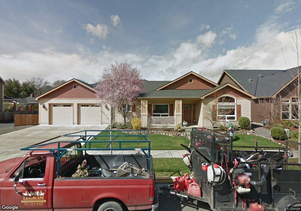 921 Buck Point St, Central Point, OR 97502 - photo 1