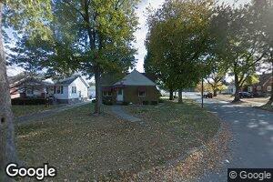 2 East Dr, Decatur, IL 62526
