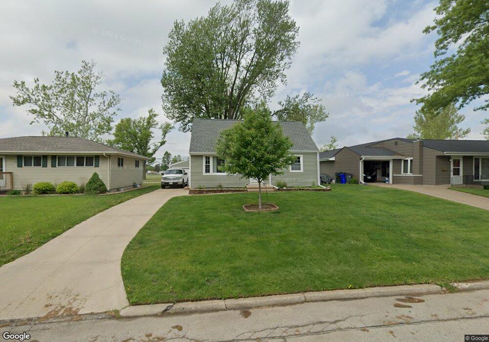 2426 Lauren Dr SW, Cedar Rapids, IA 52404 - photo 1