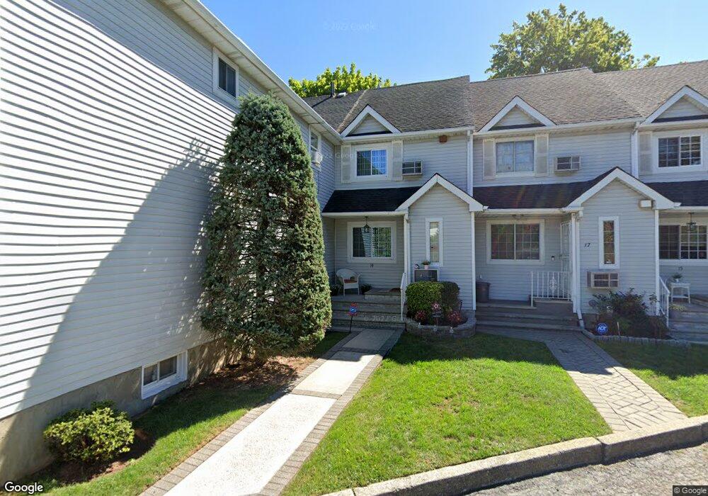 19 Garretson Ln, Staten Island, NY 10305 - photo 1