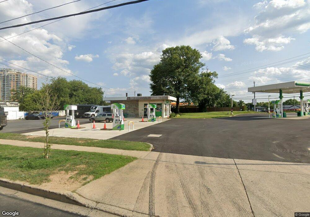 1910 Rockville Pike, Rockville, MD 20852 - photo 1