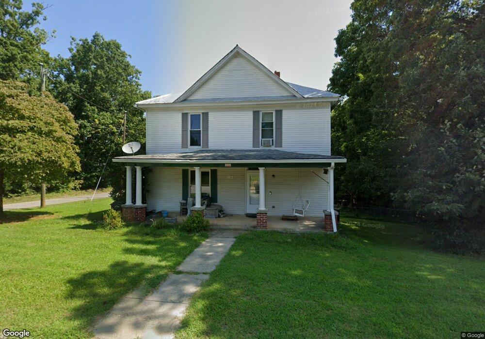 1204 Mecklenburg Ave, Victoria, VA 23974 - photo 1