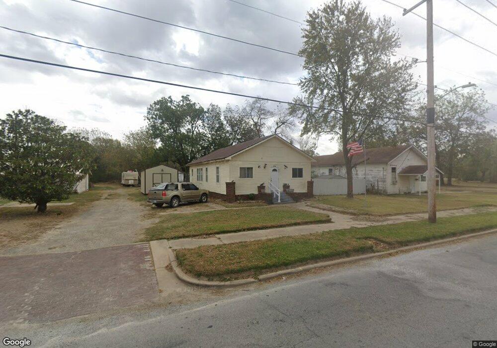 611 S Oklahoma Ave, Okmulgee, OK 74447 - photo 1