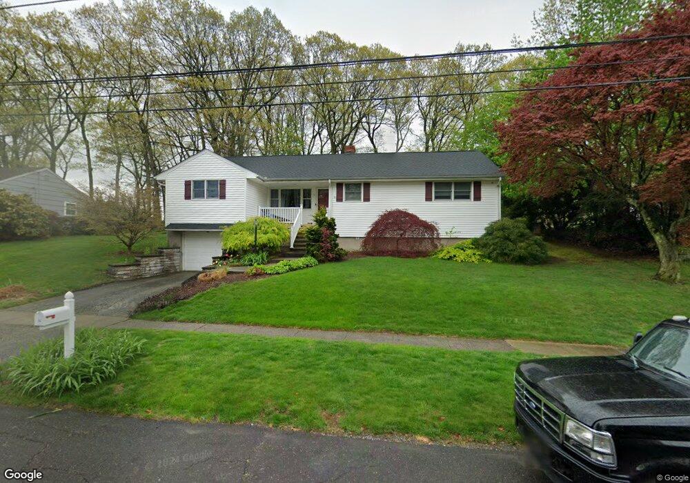 75 Meadowlawn Rd, Stratford, CT 06614 - photo 1