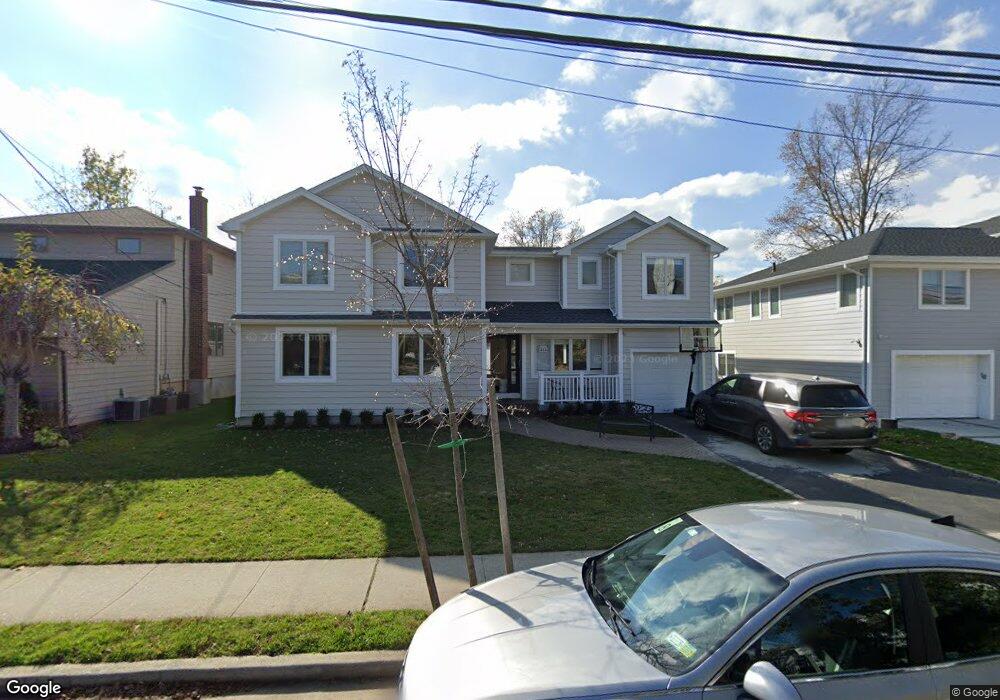 231 Narrow Ln, Woodmere, NY 11598 - photo 1