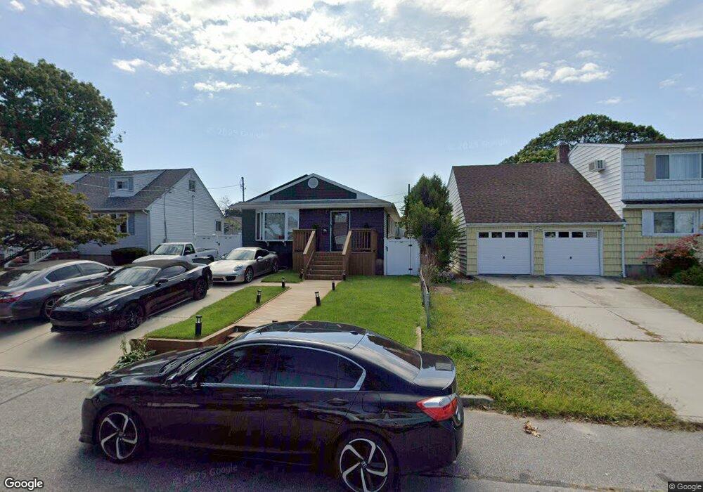 127 Verona Pkwy, Lindenhurst, NY 11757 - photo 1