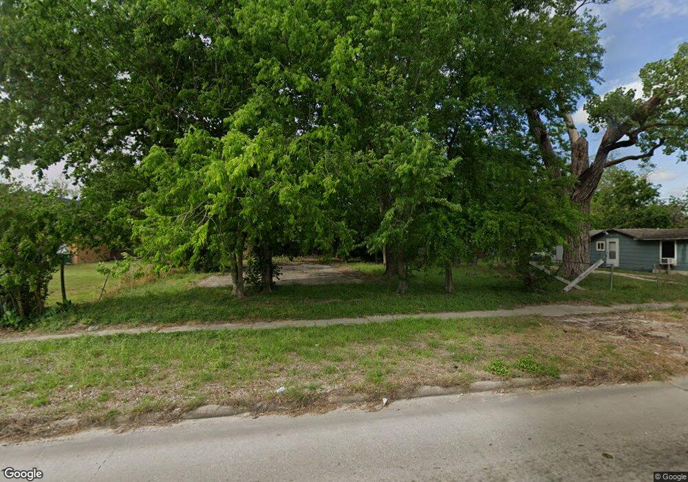 1010 N Victory Dr, Houston, TX 77088 - photo 1