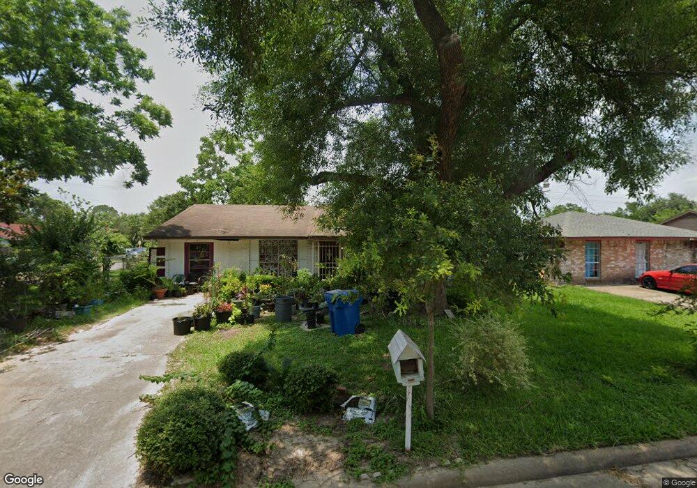 2038 Rainy River Dr, Houston, TX 77088 - photo 1