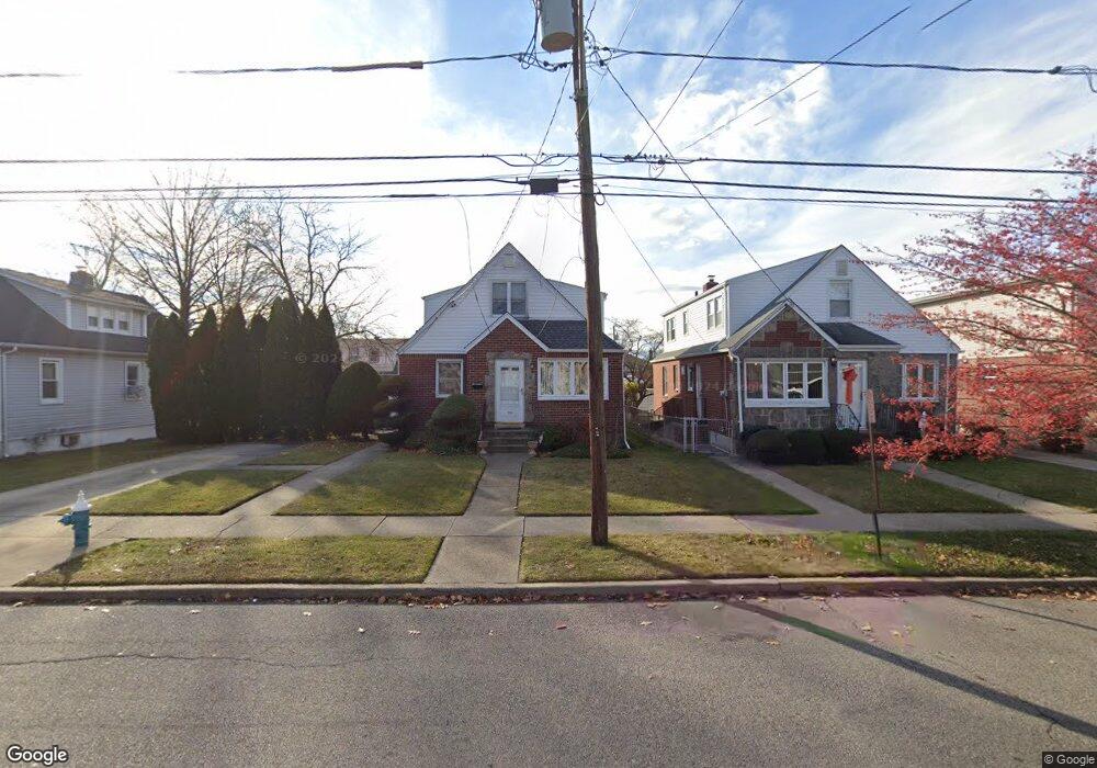 274 Cherry Ln, Floral Park, NY 11001 - photo 1