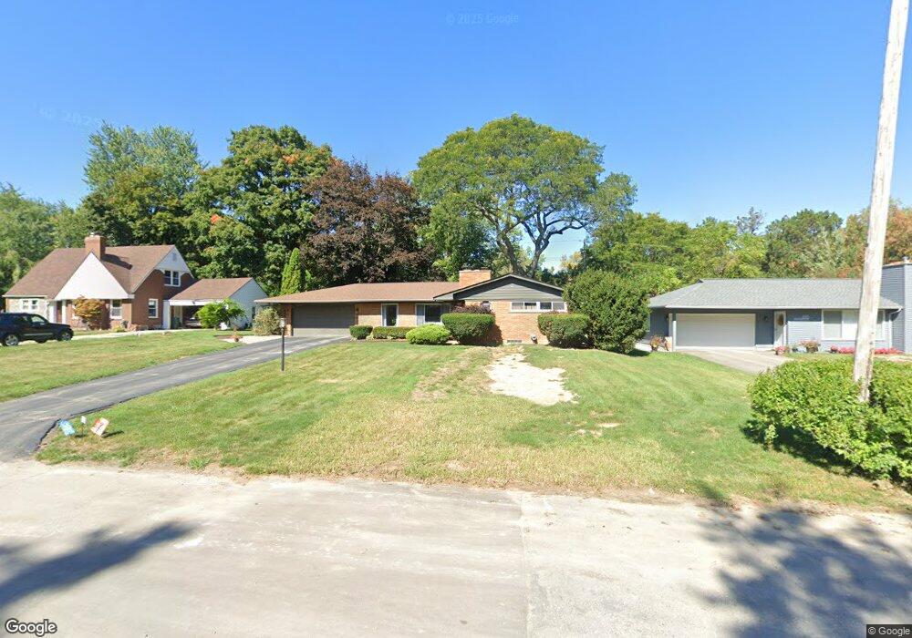 2130 Lancaster Rd, Bloomfield Hills, MI 48302 - photo 1