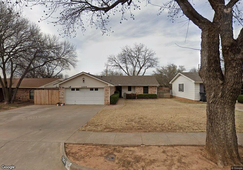 1304 Montgomery St, Wichita Falls, TX 76302 - photo 1