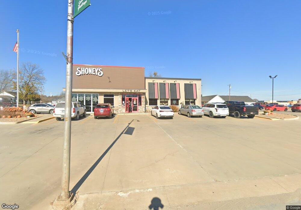 610 E Main St, Henryetta, OK 74437 - photo 1