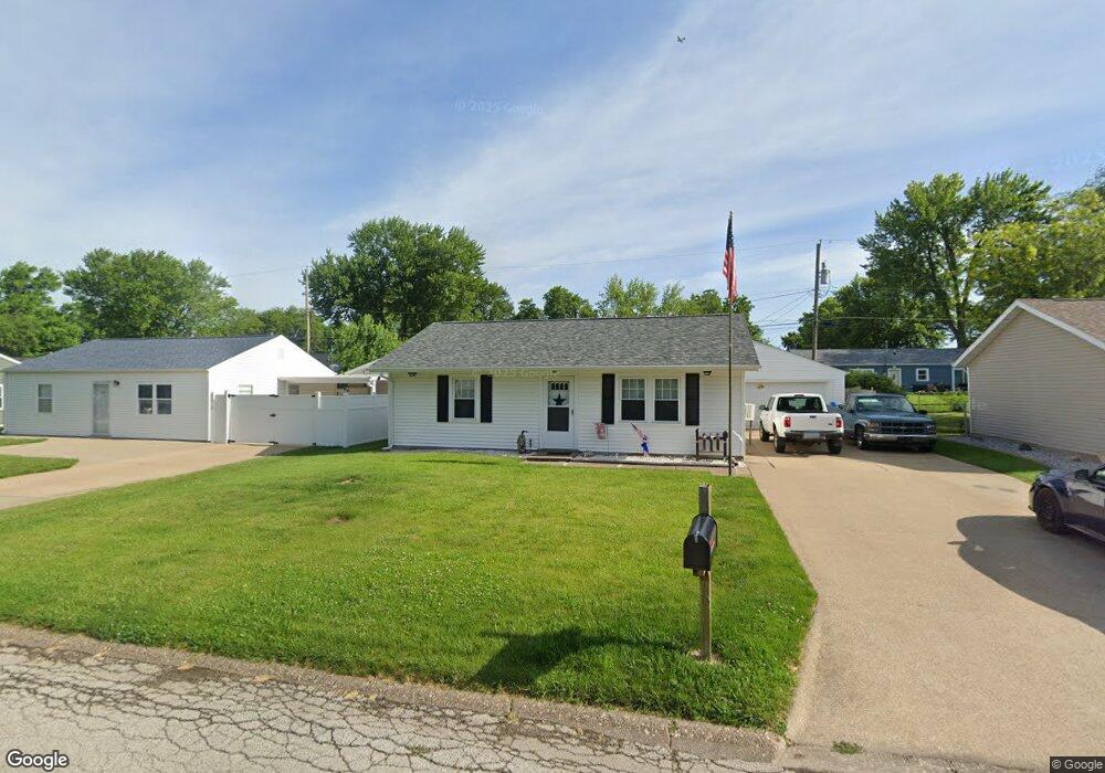 2810 W 69th St, Davenport, IA 52806 - photo 1