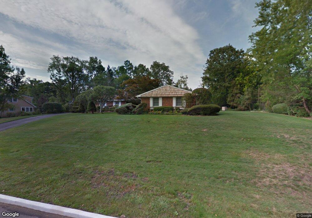 27 Thorngrove Ln, Dix Hills, NY 11746 - photo 1