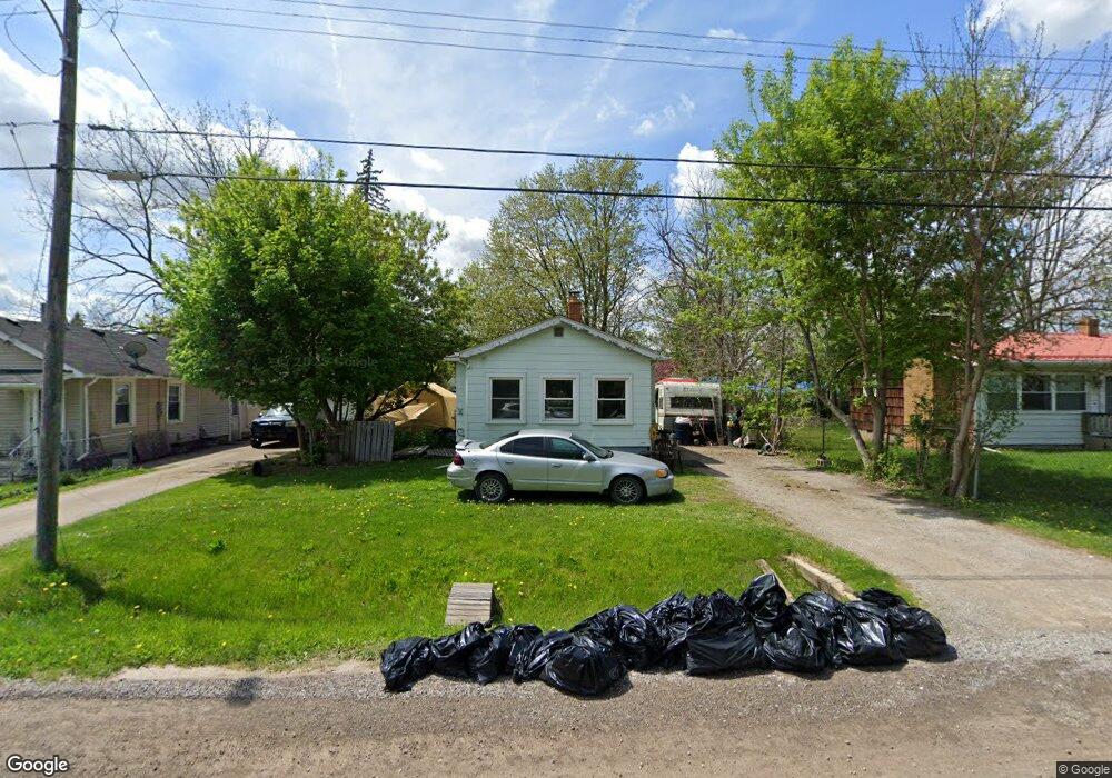 2040 Algonac Dr, Flint, MI 48532 - photo 1