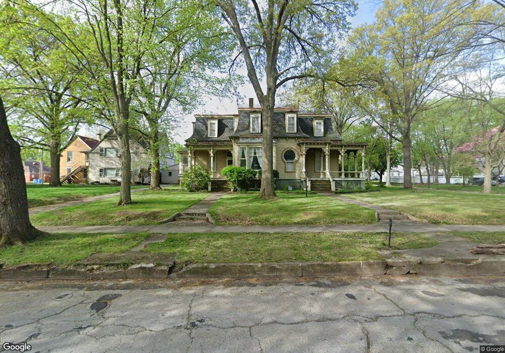 405 Tremont St, Lincoln, IL 62656 - photo 1