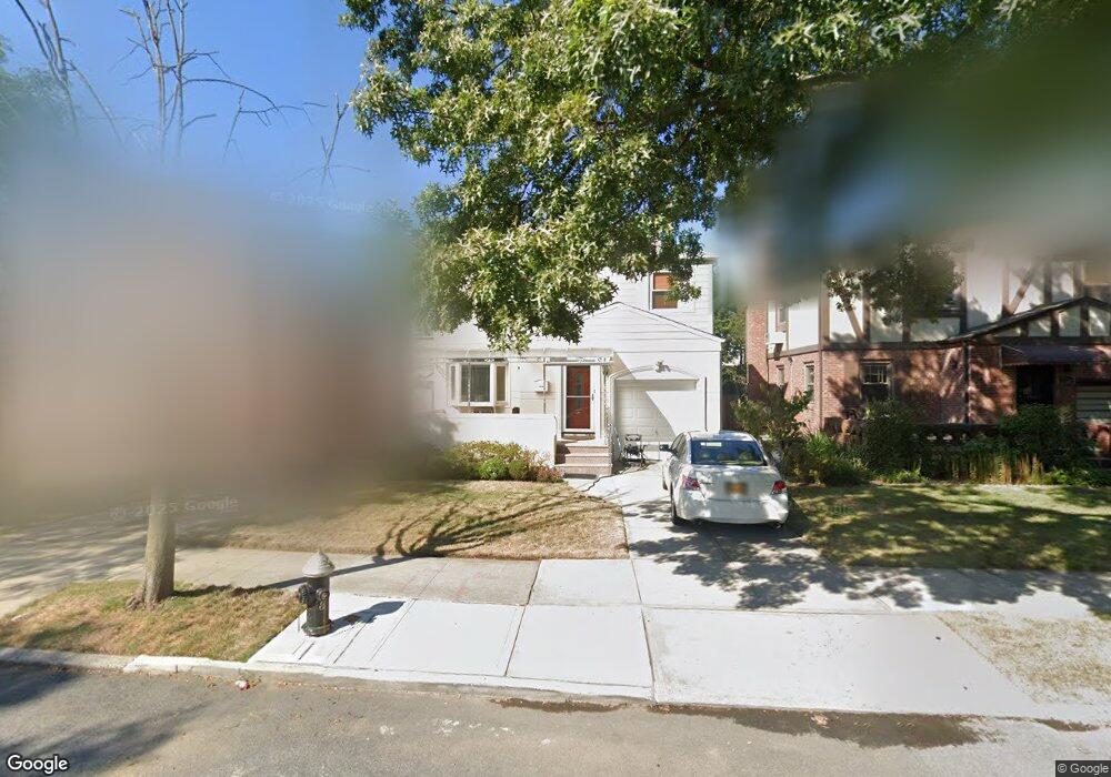 7324 195th St, Fresh Meadows, NY 11366 - photo 1