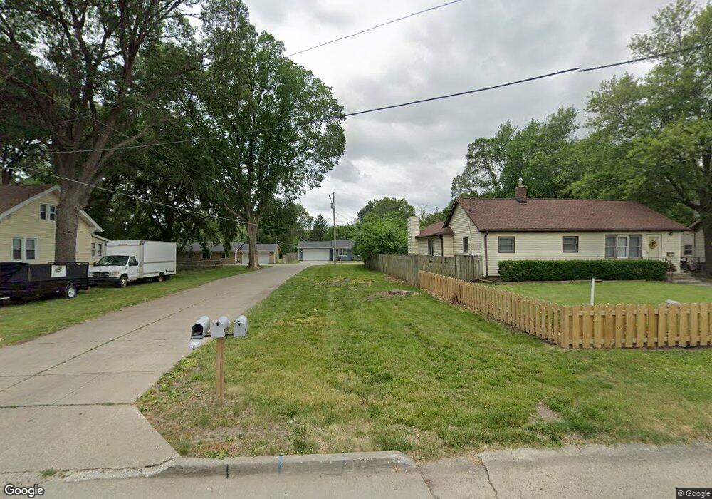 639 E Hughes Ave, Des Moines, IA 50315 - photo 1