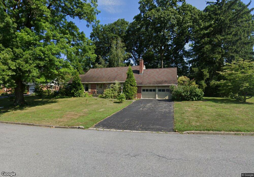 303 Flagstone Dr, Bethlehem, PA 18017 - photo 1