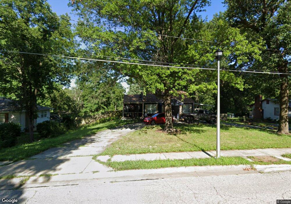 5601 Perry Ln, Shawnee, KS 66203 - photo 1