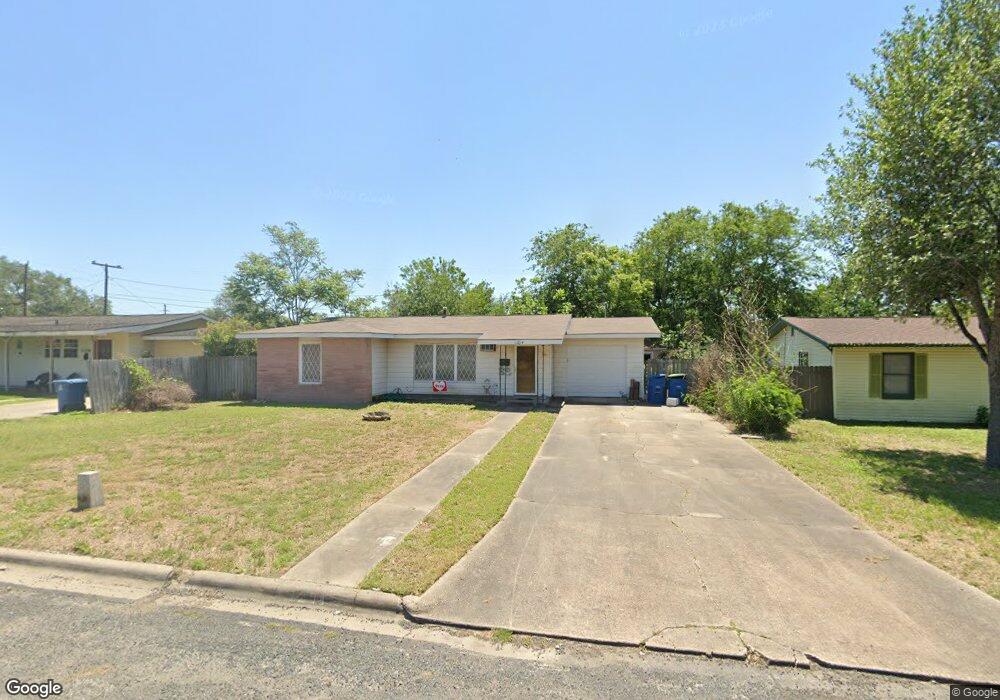 1204 E Widhelm St, Beeville, TX 78102 - photo 1