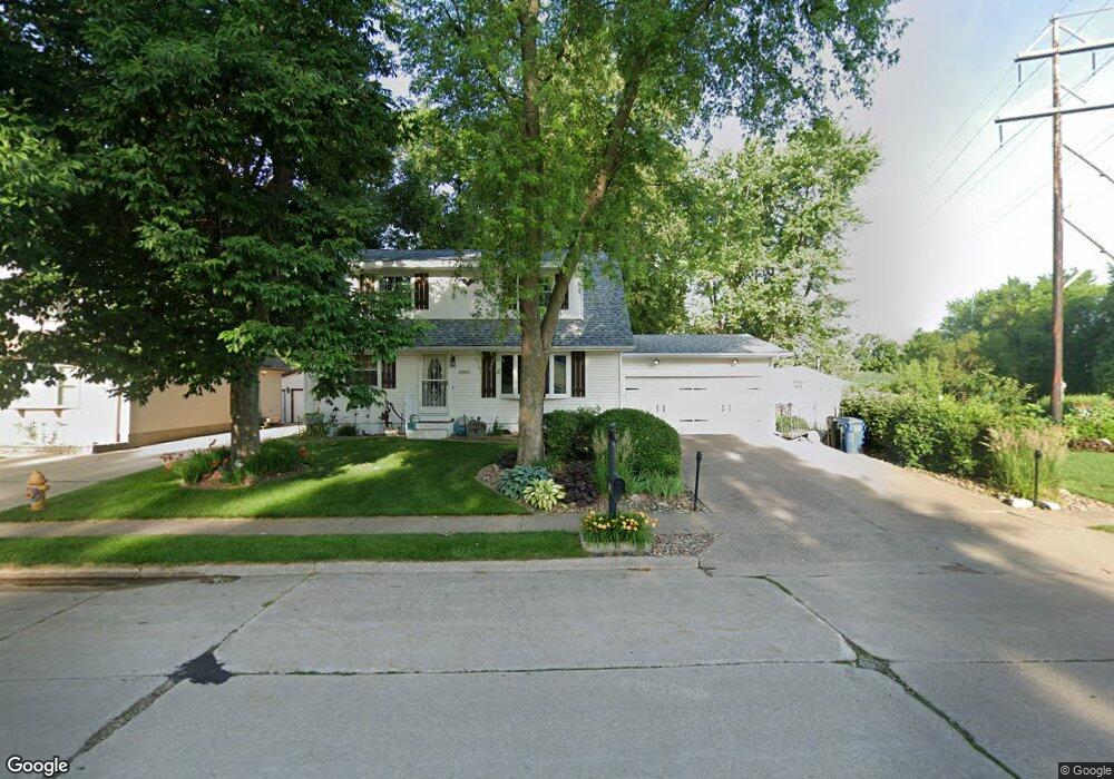 5910 Hillandale Rd, Davenport, IA 52806 - photo 1