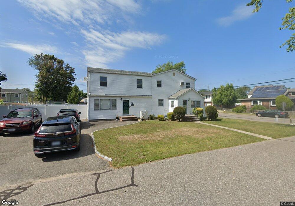 830 Catskill Ave, Lindenhurst, NY 11757 - photo 1
