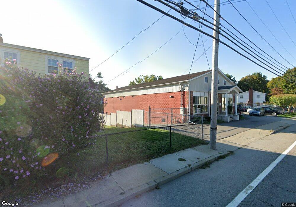 561 Providence St, Warwick, RI 02886 - photo 1