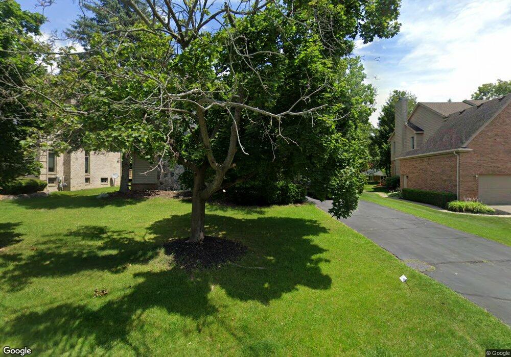 2315 Hidden Lake Dr, West Bloomfield, MI 48324 - photo 1