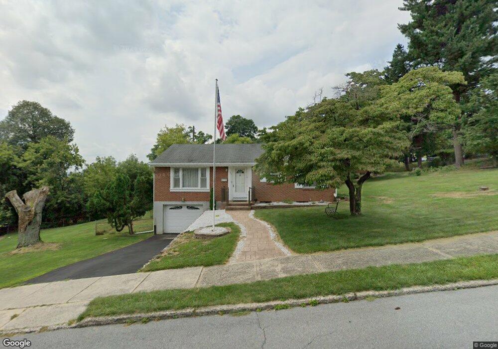 942 Whittier Dr, Allentown, PA 18103 - photo 1