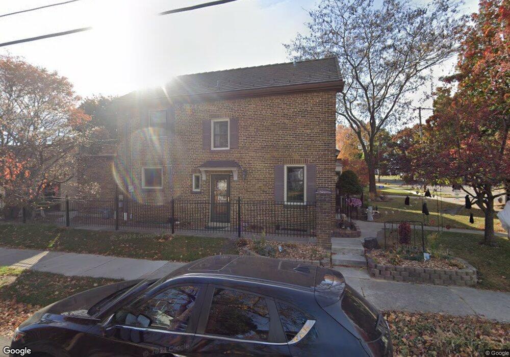 939 N 13th St, Manitowoc, WI 54220 - photo 1