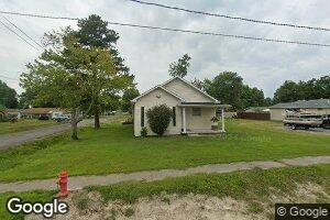 715 S Walnut St, Sesser, IL 62884