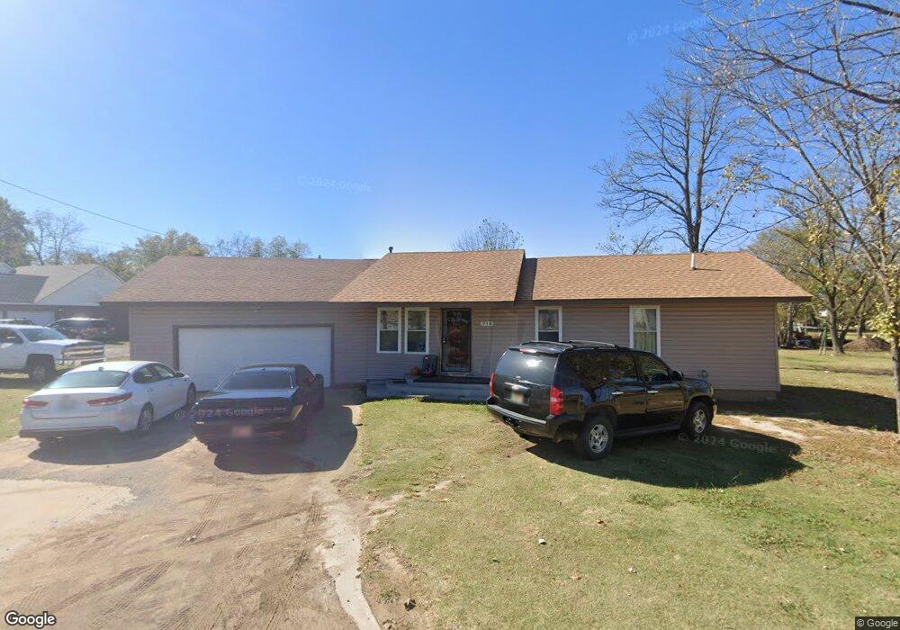 714 N Kern Ave, Okmulgee, OK 74447 - photo 1