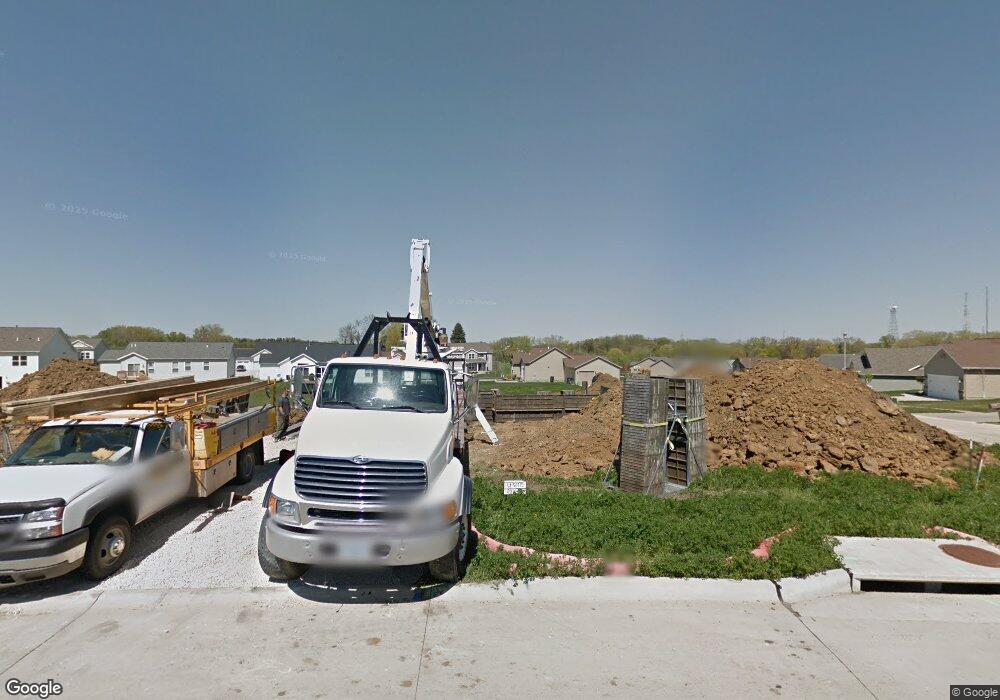 2010 Hallbrook St SW, Cedar Rapids, IA 52404 - photo 1