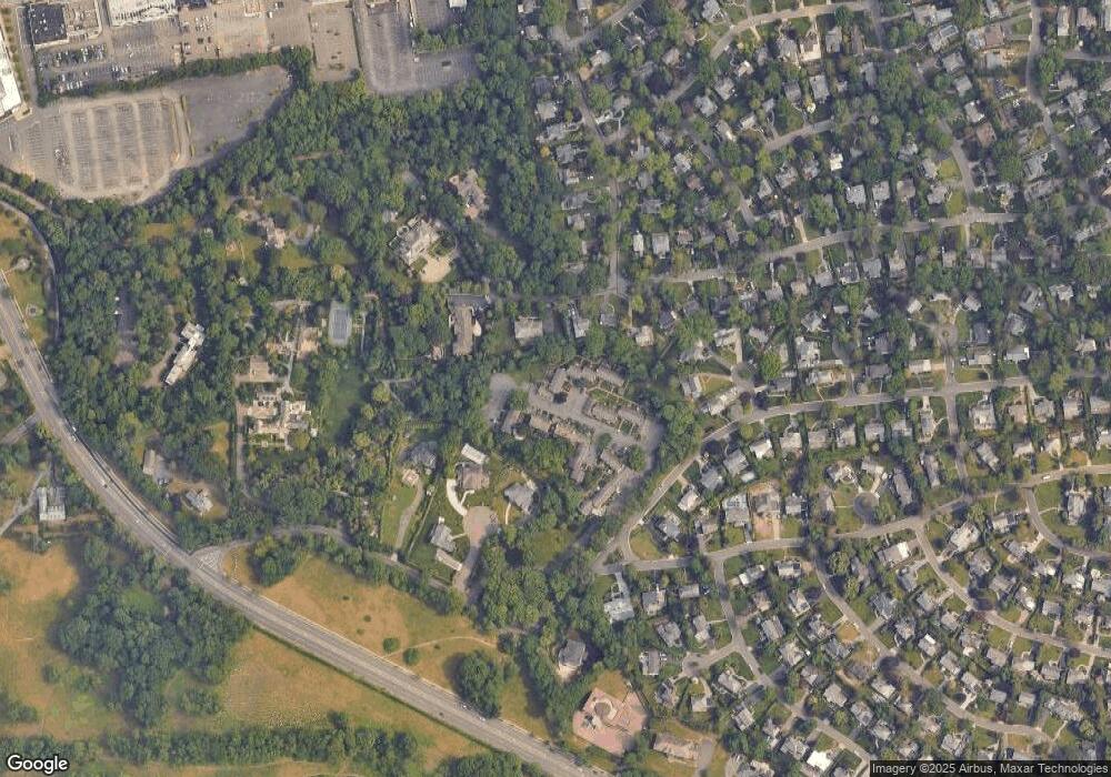 14 Duke of Gloucester, Manhasset, NY 11030 - photo 1