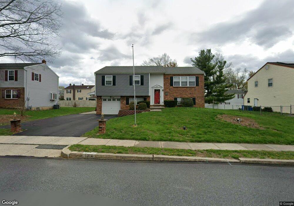 1014 Netherwood Dr, Reading, PA 19605 - photo 1