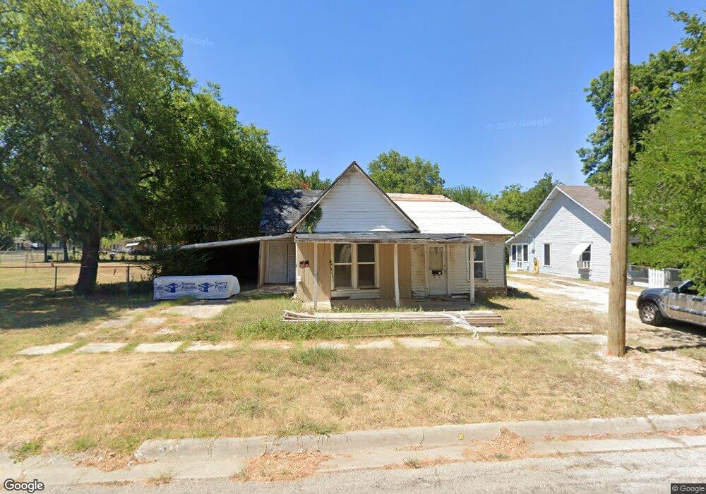 1311 Truelove St, Gainesville, TX 76240 - photo 1