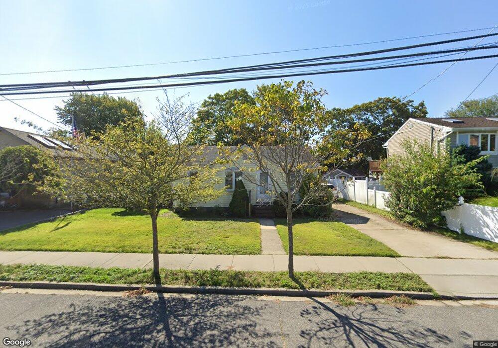 49 E Minerva Rd, Lindenhurst, NY 11757 - photo 1