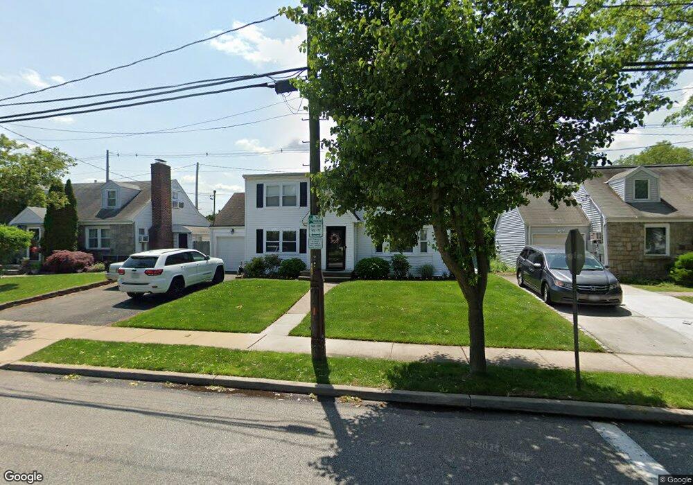 333 De Mott St, Mineola, NY 11501 - photo 1