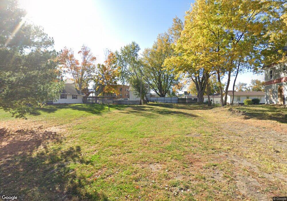 215 E 5th St N, Newton, IA 50208 - photo 1