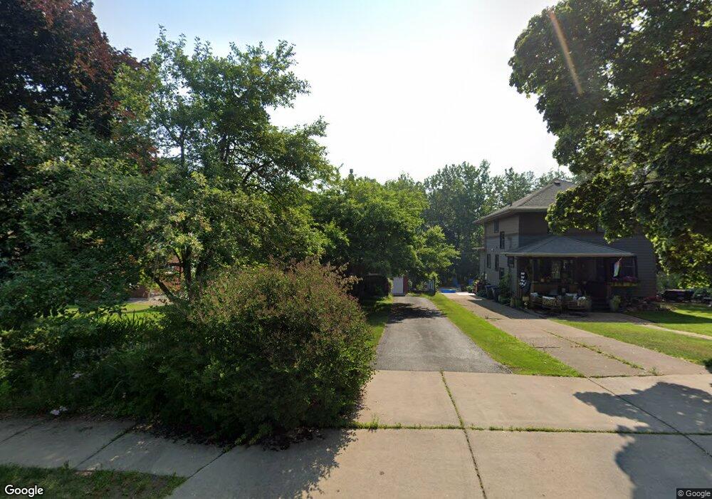 1406 Vermilion Rd, Duluth, MN 55812 - photo 1